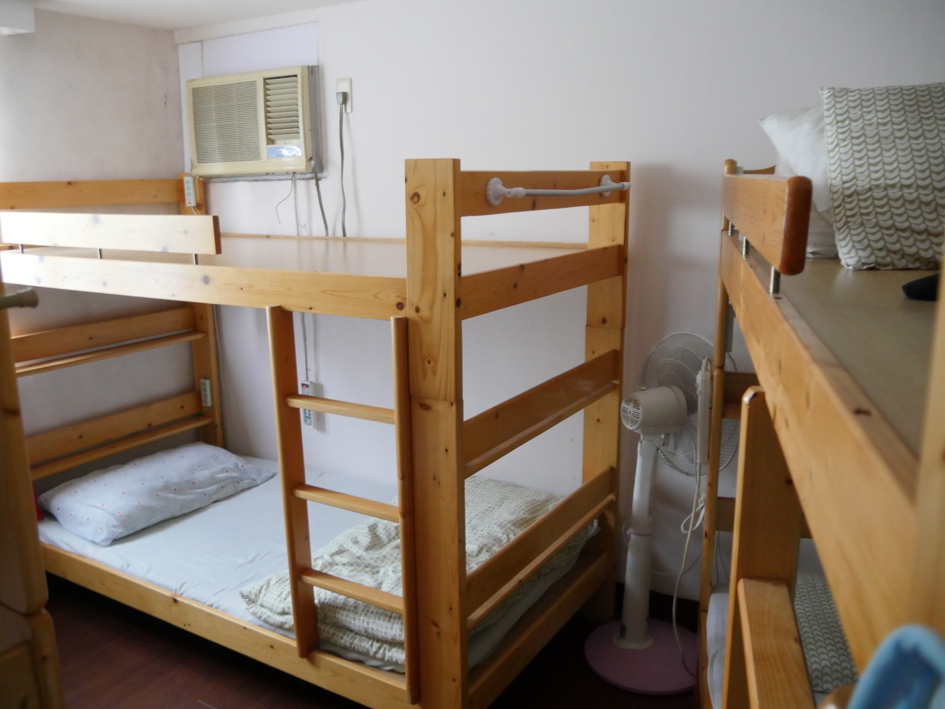 ゲストハウスのドミトリー部屋