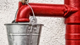 ポンプとバケツ