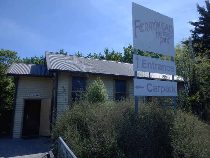 フェリーミード入り口