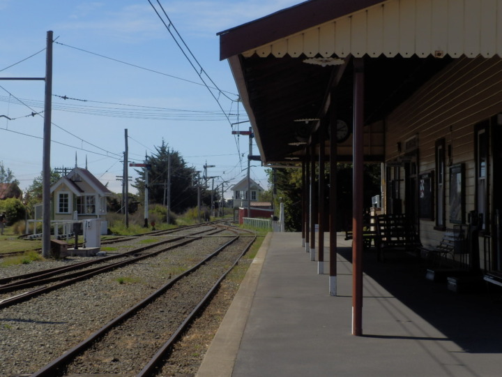 フェリーミード-鉄道-ステーション-駅